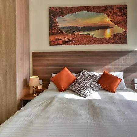 Πανσιόν Central Suites St. Julian'S